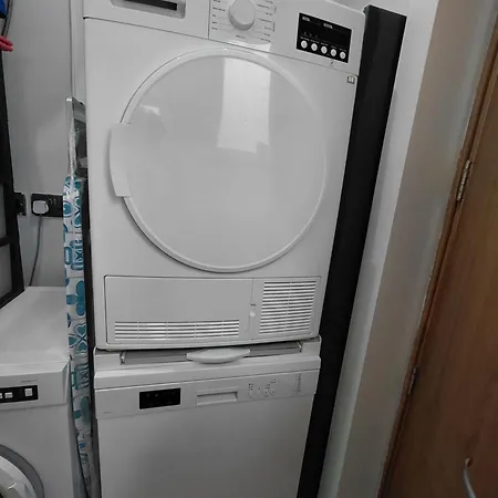 Cozy 2br Townhouse 펜션 슬리에마