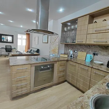 Cozy 2br Townhouse *